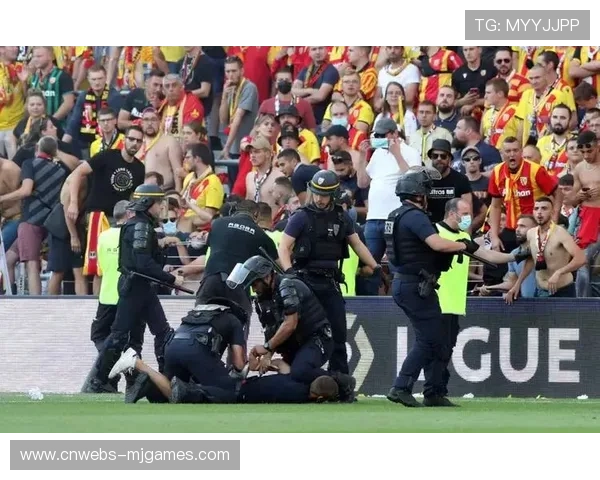 当地警方介入尼斯球迷冲突，通过录像锁定涉事者